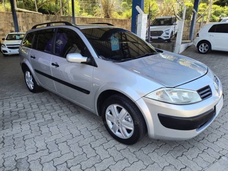 RENAULT - MÉGANE - 2008/2009 - Prata - R$ 28.000,00